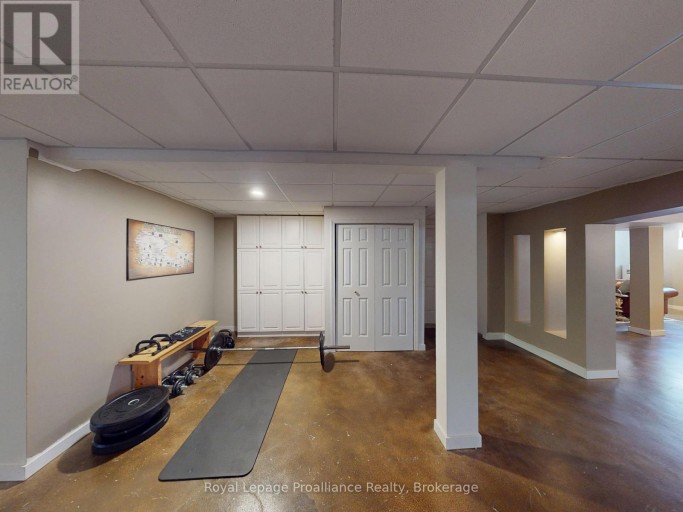 100 BAY BREEZE STREET, Prince Edward County (Ameliasburg Ward), Ontario, K8N4Z7