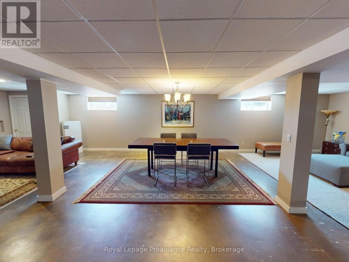 100 BAY BREEZE STREET, Prince Edward County (Ameliasburg Ward), Ontario, K8N4Z7