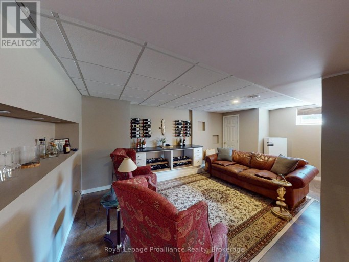 100 BAY BREEZE STREET, Prince Edward County (Ameliasburg Ward), Ontario, K8N4Z7
