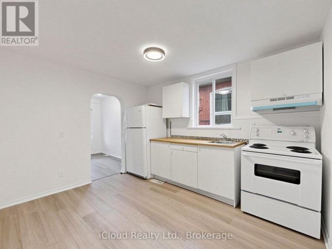 32 SEVENTEENTH STREET, Toronto (New Toronto), Ontario, M8V3K3
