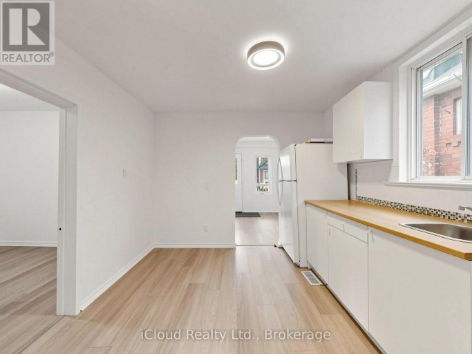 32 SEVENTEENTH STREET, Toronto (New Toronto), Ontario, M8V3K3