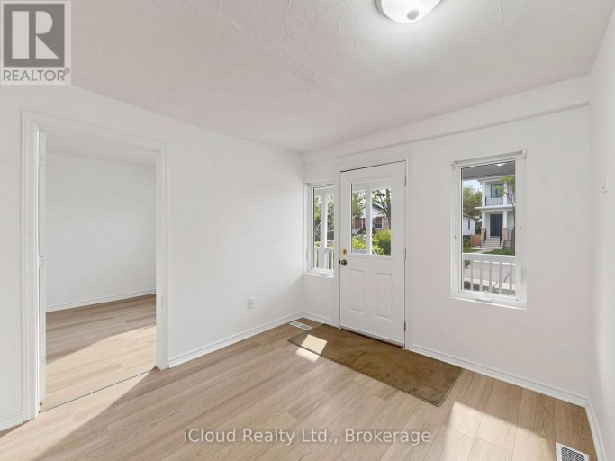 32 SEVENTEENTH STREET, Toronto (New Toronto), Ontario, M8V3K3