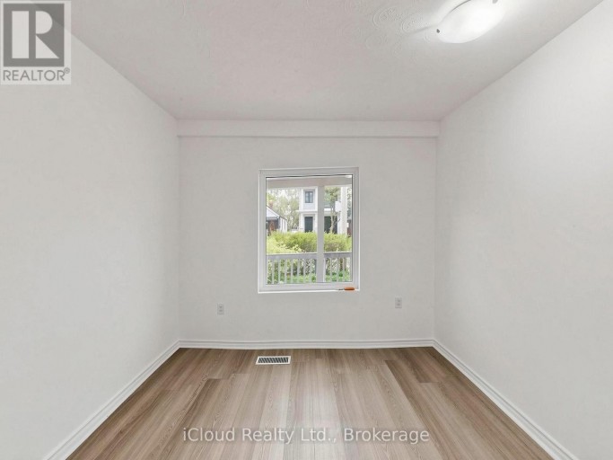 32 SEVENTEENTH STREET, Toronto (New Toronto), Ontario, M8V3K3