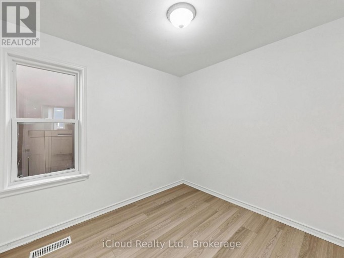 32 SEVENTEENTH STREET, Toronto (New Toronto), Ontario, M8V3K3