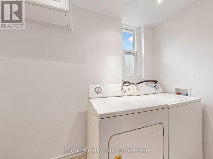 32 SEVENTEENTH STREET, Toronto (New Toronto), Ontario, M8V3K3