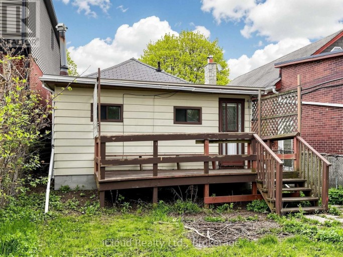 32 SEVENTEENTH STREET, Toronto (New Toronto), Ontario, M8V3K3