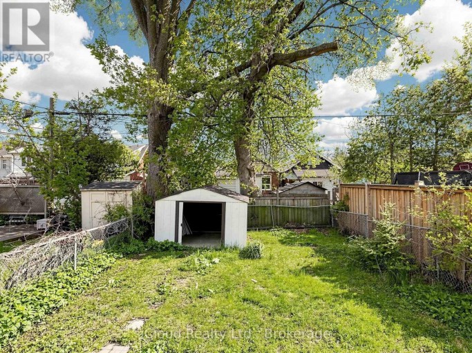 32 SEVENTEENTH STREET, Toronto (New Toronto), Ontario, M8V3K3
