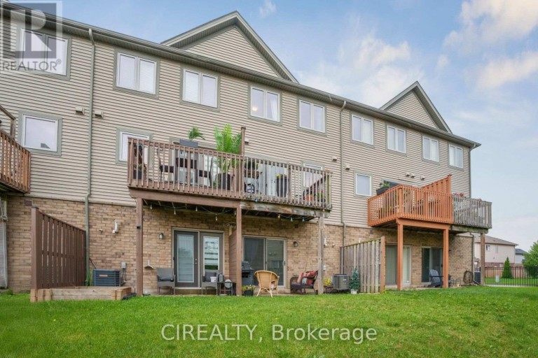 12 - 201 WESTBANK TRAIL, Hamilton (Stoney Creek Mountain), Ontario, L8J0H4