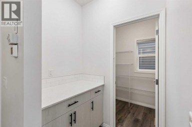 22 Lucas Terrace NW Calgary Alberta photo 17