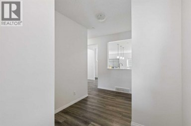22 Lucas Terrace NW Calgary Alberta photo 3