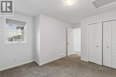 22 Lucas Terrace NW Calgary Alberta photo 30