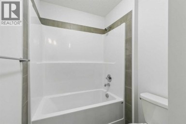22 Lucas Terrace NW Calgary Alberta photo 32