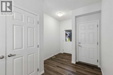 22 Lucas Terrace NW Calgary Alberta photo 4