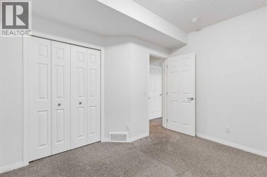 22 Lucas Terrace NW Calgary Alberta photo 42