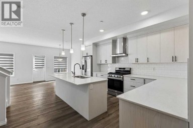 22 Lucas Terrace NW Calgary Alberta photo 5