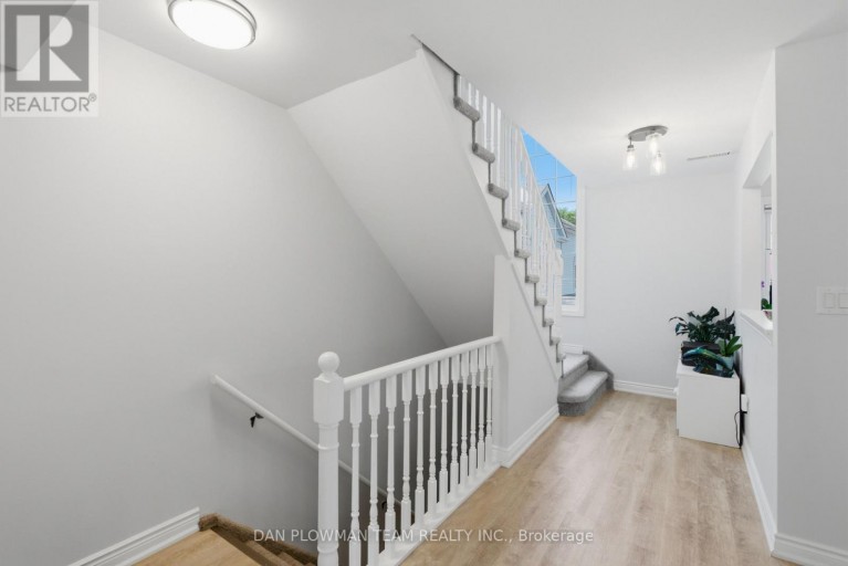 H11 - 76 - 1661 NASH ROAD, Clarington (Courtice), Ontario, L1E1S8