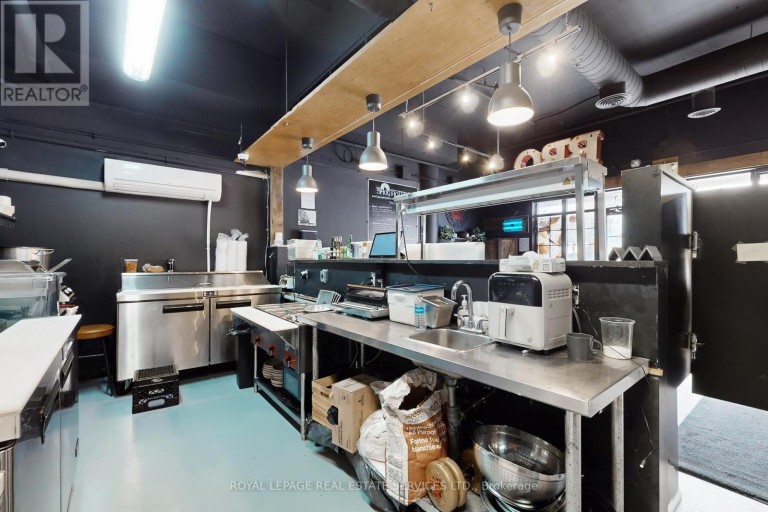 6 - 399 ELIZABETH STREET, Burlington (Brant), Ontario, L7R2L7