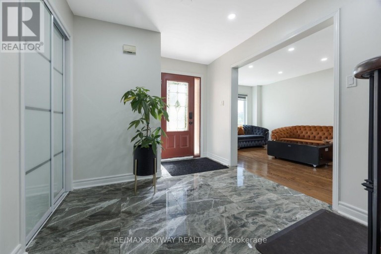 743 WINTERTON WAY, Mississauga (Hurontario), Ontario, L5R3H7