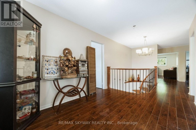 743 WINTERTON WAY, Mississauga (Hurontario), Ontario, L5R3H7