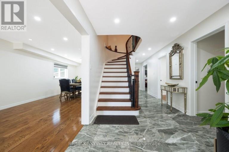 743 WINTERTON WAY, Mississauga (Hurontario), Ontario, L5R3H7