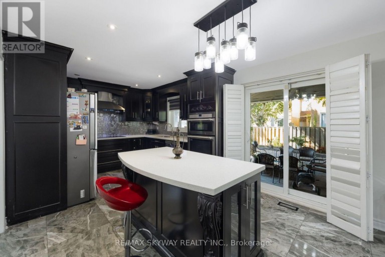 743 WINTERTON WAY, Mississauga (Hurontario), Ontario, L5R3H7