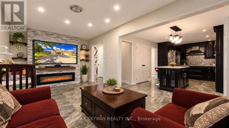 743 WINTERTON WAY, Mississauga (Hurontario), Ontario, L5R3H7