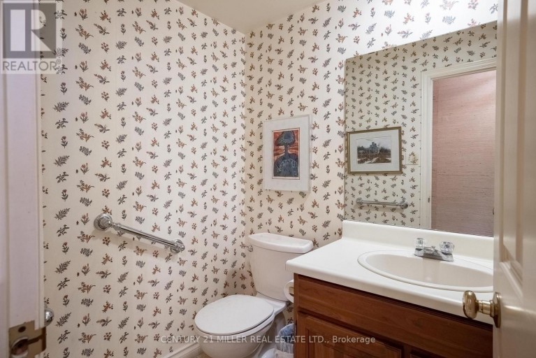 16 COLONIAL CRESCENT, Oakville (MO Morrison), Ontario, L6J4K9