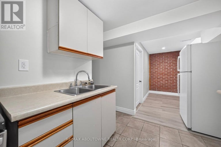 668 GREYCEDAR CRESCENT, Mississauga (Rathwood), Ontario, L4W3J7