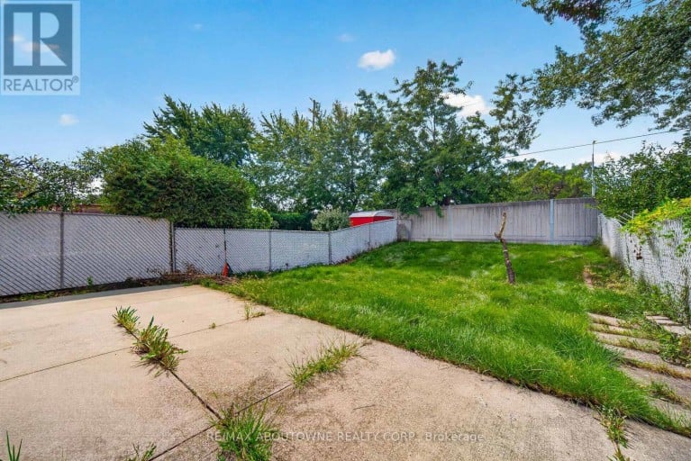 668 GREYCEDAR CRESCENT, Mississauga (Rathwood), Ontario, L4W3J7
