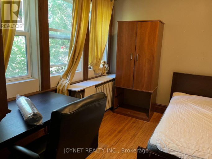 68 WHITTON ROAD, Hamilton (Westdale), Ontario, L8S4C7