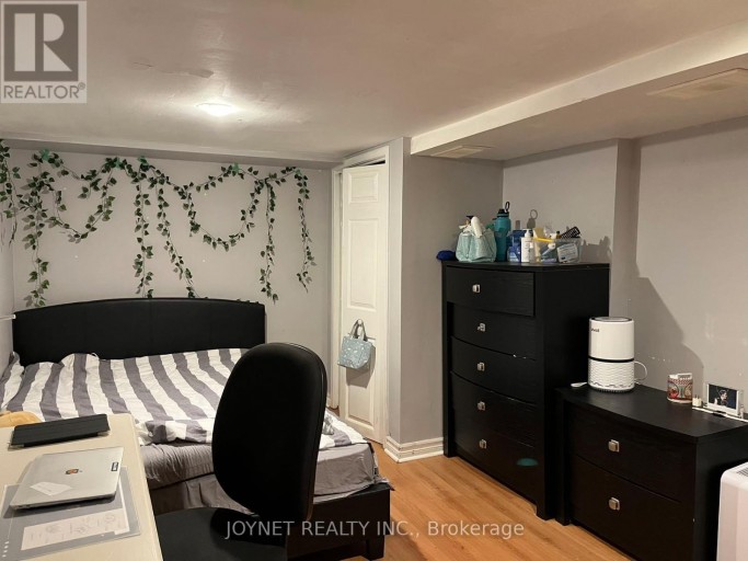 68 WHITTON ROAD, Hamilton (Westdale), Ontario, L8S4C7