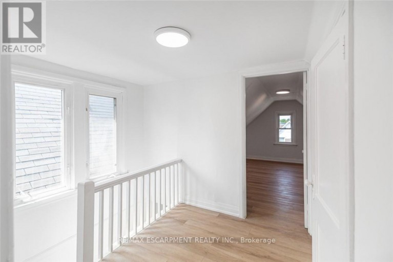 90 BELVIEW AVENUE, Hamilton (Crown Point), Ontario, L8L7K8