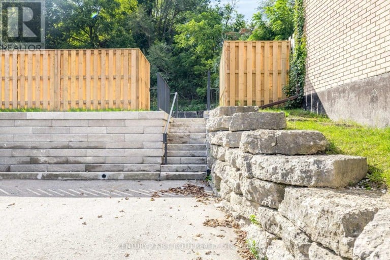31 - 52 ADELAIDE STREET, Barrie (Allandale), Ontario, L4N3T5