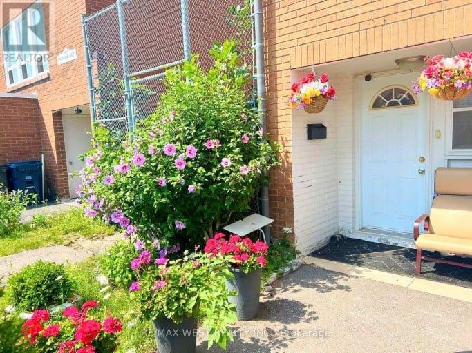 134 - 6458 FINCH AVENUE W, Toronto (Mount Olive-Silverstone-Jamestown), Ontario, M9V1T4