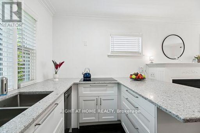 105 GLENRIDGE AVENUE, St. Catharines (Old Glenridge), Ontario, L2R4X5