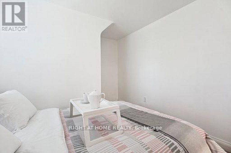 105 GLENRIDGE AVENUE, St. Catharines (Old Glenridge), Ontario, L2R4X5