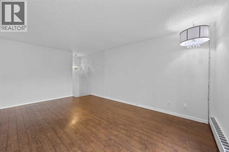56, 3519 49 Street NW, Calgary, Alberta, T3A2C7