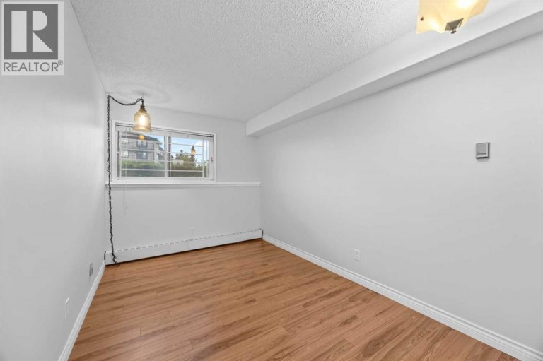 56, 3519 49 Street NW, Calgary, Alberta, T3A2C7