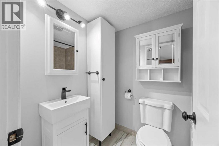 56, 3519 49 Street NW, Calgary, Alberta, T3A2C7
