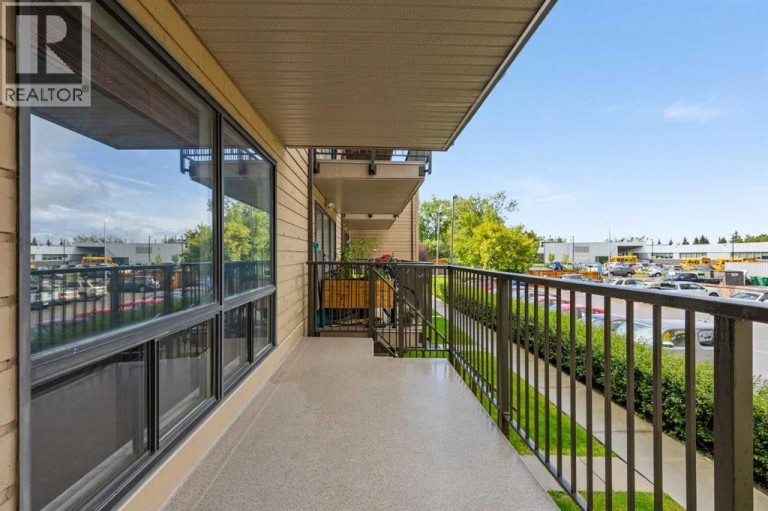 56, 3519 49 Street NW, Calgary, Alberta, T3A2C7