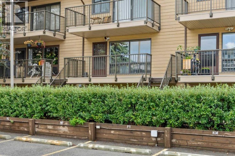 56, 3519 49 Street NW, Calgary, Alberta, T3A2C7