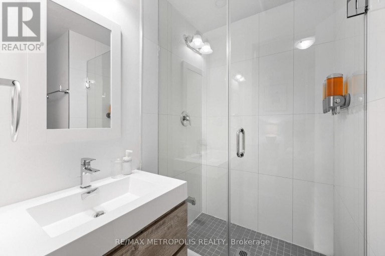 447 - 449 LANSDOWNE AVENUE, Toronto (Dufferin Grove), Ontario, M6H3Y2