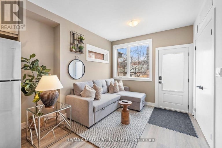 447 - 449 LANSDOWNE AVENUE, Toronto (Dufferin Grove), Ontario, M6H3Y2