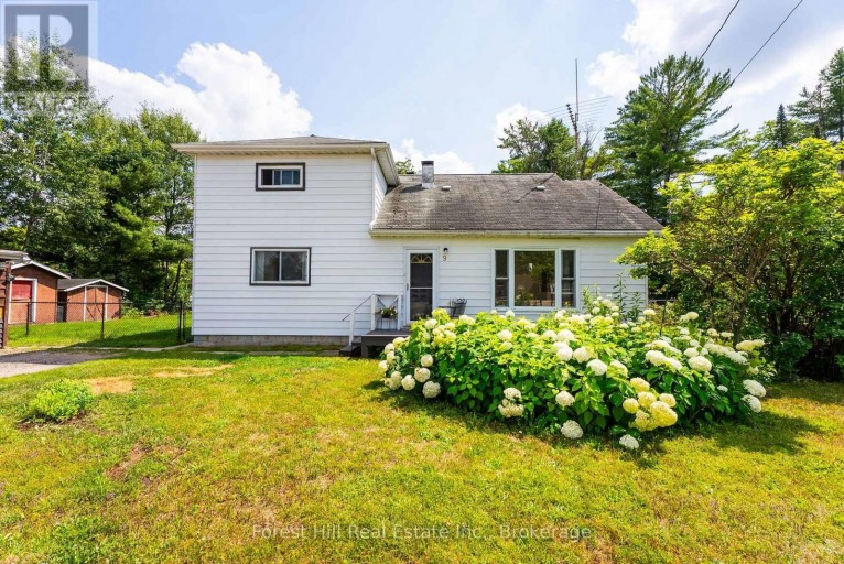 9 SPRUCE GLEN ROAD, Huntsville (Chaffey), Ontario, P1H1C9
