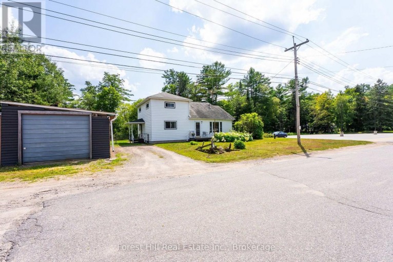 9 SPRUCE GLEN ROAD, Huntsville (Chaffey), Ontario, P1H1C9