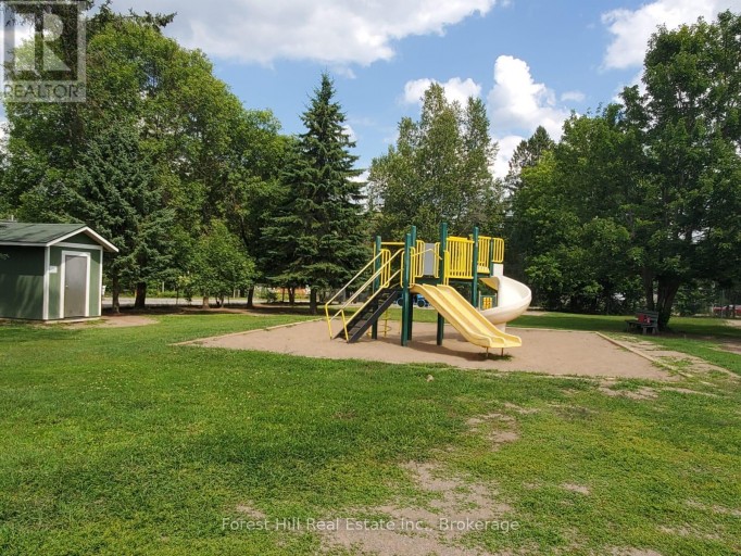 9 SPRUCE GLEN ROAD, Huntsville (Chaffey), Ontario, P1H1C9