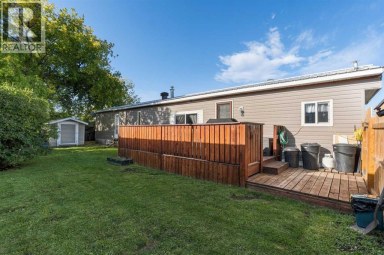 41 Hillpark Trailer Court Whitecourt Alberta photo 2