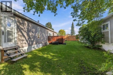 41 Hillpark Trailer Court Whitecourt Alberta photo 3