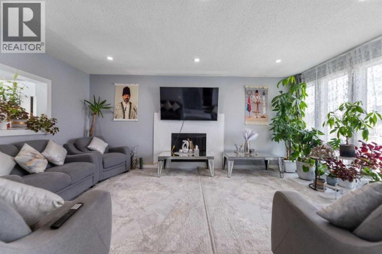 35 Templemont Drive NE, Calgary, Alberta, T1Y4Z5