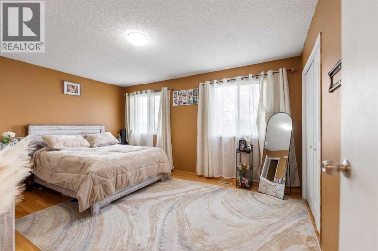 35 Templemont Drive NE, Calgary, Alberta, T1Y4Z5